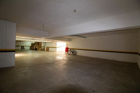 Casa à venda com 786m², 4 quartos e 5 vagas Casa à venda com 786m², 4 quartos e 5 vagasGaragem
