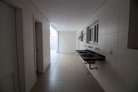 Casa à venda com 786m², 4 quartos e 5 vagas Casa à venda com 786m², 4 quartos e 5 vagasÁrea de Serviço