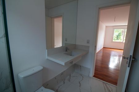 Casa à venda com 786m², 4 quartos e 5 vagas Casa à venda com 786m², 4 quartos e 5 vagasBanheiro da Suíte