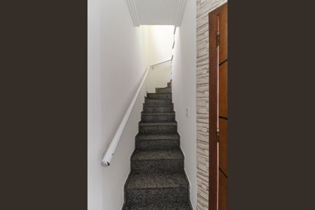 Casa de condomínio à venda com 77m², 2 quartos e 1 vaga Casa de condomínio à venda com 77m², 2 quartos e 1 vagaEscada