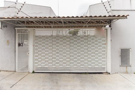 Casa de condomínio à venda com 77m², 2 quartos e 1 vaga Casa de condomínio à venda com 77m², 2 quartos e 1 vagaFachada