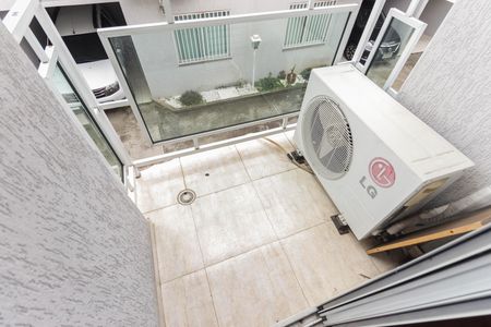 Casa de condomínio à venda com 77m², 2 quartos e 1 vaga Casa de condomínio à venda com 77m², 2 quartos e 1 vagaVaranda da Suíte