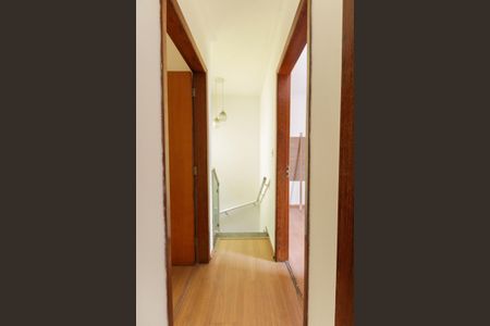 Casa de condomínio à venda com 77m², 2 quartos e 1 vaga Casa de condomínio à venda com 77m², 2 quartos e 1 vagaEscada