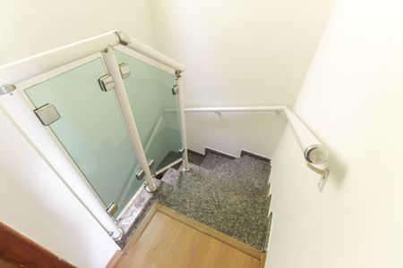 Casa de condomínio à venda com 77m², 2 quartos e 1 vaga Casa de condomínio à venda com 77m², 2 quartos e 1 vagaEscada