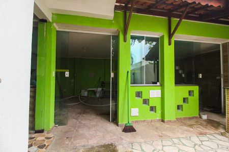 Casa à venda com 300m², 4 quartos e 1 vagaSalão