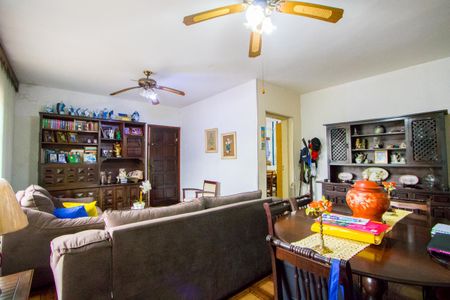 Casa à venda com 250m², 3 quartos e 3 vagas Casa à venda com 250m², 3 quartos e 3 vagasSala