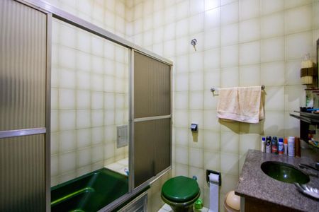 Casa à venda com 250m², 3 quartos e 3 vagas Casa à venda com 250m², 3 quartos e 3 vagasBanheiro social