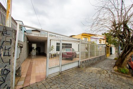 Casa à venda com 250m², 3 quartos e 3 vagas Casa à venda com 250m², 3 quartos e 3 vagasFachada