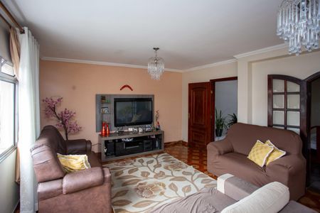 Casa à venda com 279m², 5 quartos e 2 vagasSala de TV