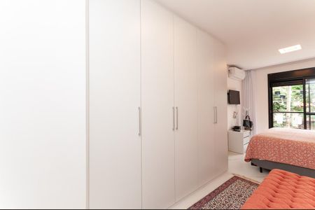 Apartamento à venda com 135m², 3 quartos e 2 vagas Apartamento à venda com 135m², 3 quartos e 2 vagasQuarto 1 Suíte