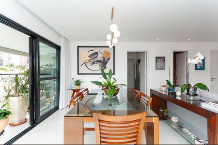 Apartamento à venda com 135m², 3 quartos e 2 vagas Apartamento à venda com 135m², 3 quartos e 2 vagasSala