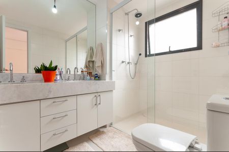 Apartamento à venda com 135m², 3 quartos e 2 vagas Apartamento à venda com 135m², 3 quartos e 2 vagasBanheiro do quarto 1 Suíte