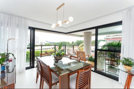 Apartamento à venda com 135m², 3 quartos e 2 vagas Apartamento à venda com 135m², 3 quartos e 2 vagasSala