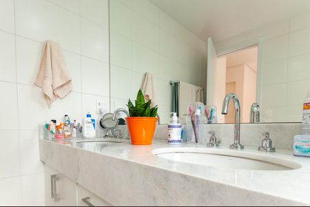 Apartamento à venda com 135m², 3 quartos e 2 vagas Apartamento à venda com 135m², 3 quartos e 2 vagasBanheiro do quarto 1 Suíte