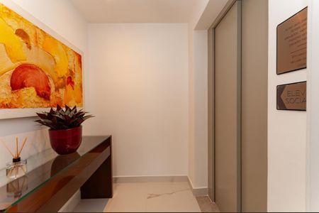 Apartamento à venda com 135m², 3 quartos e 2 vagas Apartamento à venda com 135m², 3 quartos e 2 vagasHall do Elevador Exclusivo