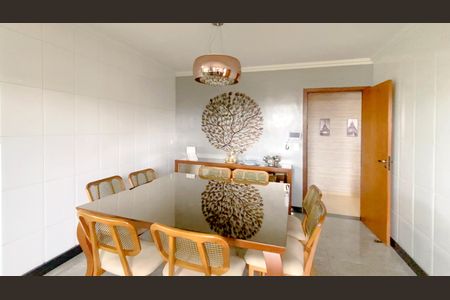 Casa à venda com 453m², 5 quartos e 4 vagasCozinha