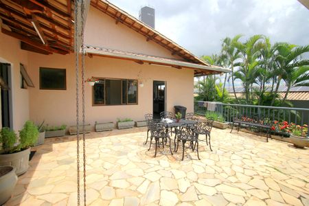 Casa à venda com 453m², 5 quartos e 4 vagasQuintal