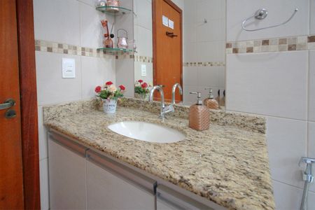 Casa à venda com 453m², 5 quartos e 4 vagasBanheiro 2