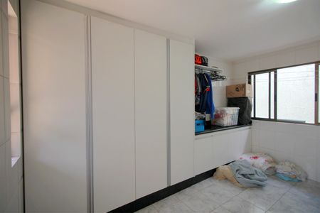 Casa à venda com 453m², 5 quartos e 4 vagasLavanderia