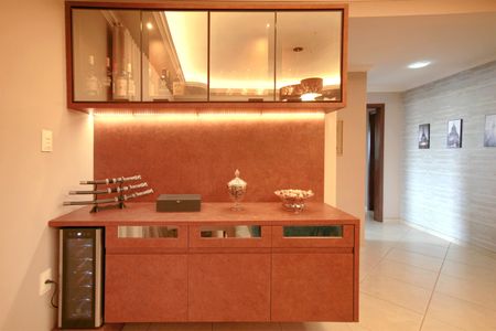 Casa à venda com 453m², 5 quartos e 4 vagasDetalhe sala de estar