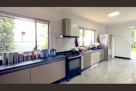 Casa à venda com 453m², 5 quartos e 4 vagasCozinha