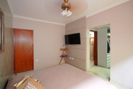 Casa à venda com 453m², 5 quartos e 4 vagasSuite