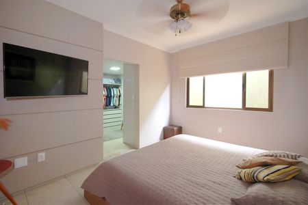 Casa à venda com 453m², 5 quartos e 4 vagasSuite