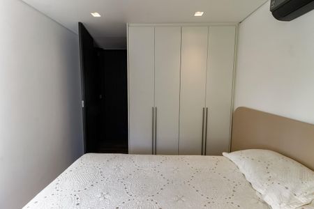 Apartamento à venda com 214m², 2 quartos e 3 vagas Apartamento à venda com 214m², 2 quartos e 3 vagasSuíte 1 - armários