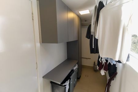 Apartamento à venda com 214m², 2 quartos e 3 vagas Apartamento à venda com 214m², 2 quartos e 3 vagasDetalhe da area de serviço