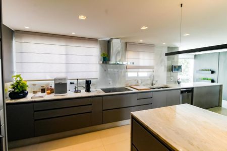 Apartamento à venda com 214m², 2 quartos e 3 vagas Apartamento à venda com 214m², 2 quartos e 3 vagasCozinha - Armários