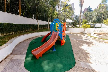 Apartamento à venda com 214m², 2 quartos e 3 vagas Apartamento à venda com 214m², 2 quartos e 3 vagasÁrea comum - Playground