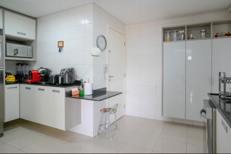 Apartamento à venda com 137m², 4 quartos e 2 vagas Apartamento à venda com 137m², 4 quartos e 2 vagasCozinha