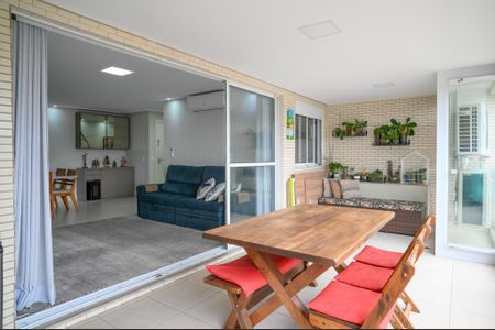 Apartamento à venda com 137m², 4 quartos e 2 vagas Apartamento à venda com 137m², 4 quartos e 2 vagasVaranda Gourmet