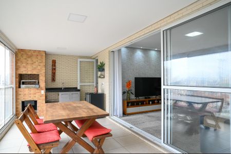 Apartamento à venda com 137m², 4 quartos e 2 vagas Apartamento à venda com 137m², 4 quartos e 2 vagasVaranda Gourmet