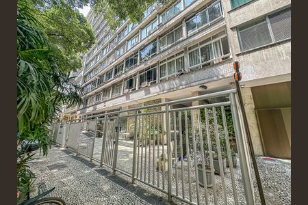 Apartamento à venda com 65m², 2 quartos e sem vaga Apartamento à venda com 65m², 2 quartos e sem vagaFachada