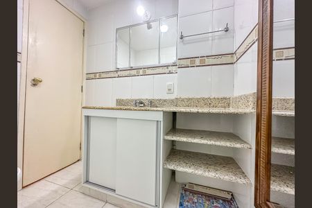 Apartamento à venda com 65m², 2 quartos e sem vaga Apartamento à venda com 65m², 2 quartos e sem vagaBanheiro Social