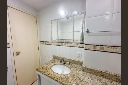 Apartamento à venda com 65m², 2 quartos e sem vaga Apartamento à venda com 65m², 2 quartos e sem vagaBanheiro Social