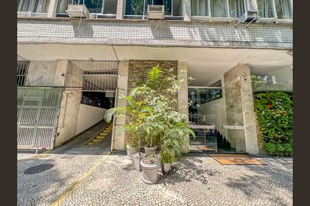 Apartamento à venda com 65m², 2 quartos e sem vaga Apartamento à venda com 65m², 2 quartos e sem vagaFachada