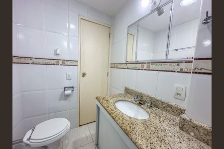 Apartamento à venda com 65m², 2 quartos e sem vaga Apartamento à venda com 65m², 2 quartos e sem vagaBanheiro Social