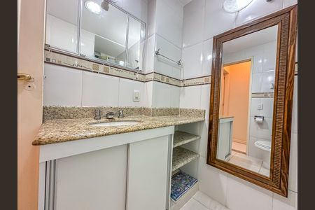 Apartamento à venda com 65m², 2 quartos e sem vaga Apartamento à venda com 65m², 2 quartos e sem vagaBanheiro Social