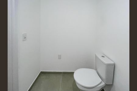 Banheiro de kitnet/studio à venda com 1 quarto, 25m² em Butantã, São Paulo