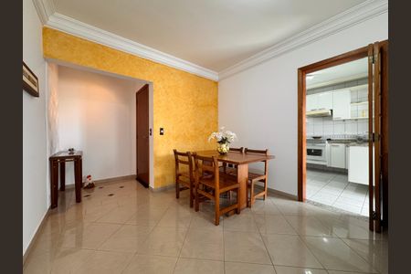 Apartamento à venda com 180m², 3 quartos e 2 vagas Apartamento à venda com 180m², 3 quartos e 2 vagasSala