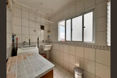Apartamento à venda com 180m², 3 quartos e 2 vagas Apartamento à venda com 180m², 3 quartos e 2 vagasLavanderia