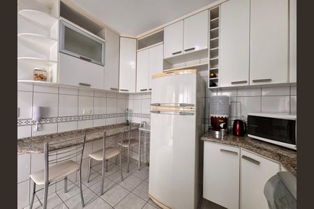 Apartamento à venda com 180m², 3 quartos e 2 vagas Apartamento à venda com 180m², 3 quartos e 2 vagasCozinha