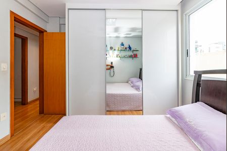 Apartamento à venda com 300m², 4 quartos e 4 vagas Apartamento à venda com 300m², 4 quartos e 4 vagasQuarto 3