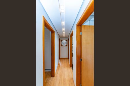 Apartamento à venda com 300m², 4 quartos e 4 vagas Apartamento à venda com 300m², 4 quartos e 4 vagasCorredor