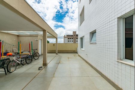 Apartamento à venda com 300m², 4 quartos e 4 vagas Apartamento à venda com 300m², 4 quartos e 4 vagasÁrea externa privativa