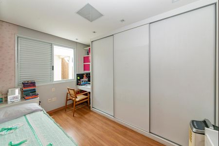 Apartamento à venda com 300m², 4 quartos e 4 vagas Apartamento à venda com 300m², 4 quartos e 4 vagasQuarto 2