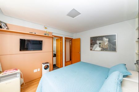 Apartamento à venda com 300m², 4 quartos e 4 vagas Apartamento à venda com 300m², 4 quartos e 4 vagasSuíte