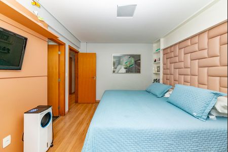 Apartamento à venda com 300m², 4 quartos e 4 vagas Apartamento à venda com 300m², 4 quartos e 4 vagasSuíte
